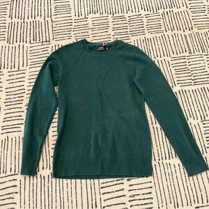 NWOT- dark green Apt 9 cashmere sweater, size small.